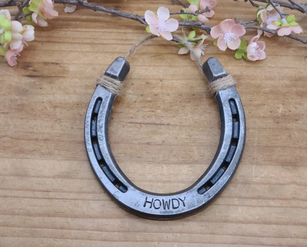 Horseshoe decor with the word HOWDY along the bottom. Designed to hang on a wall.